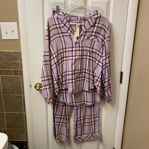 NWT Victoria’s Secret Pajama Set (Top & Bottoms).
